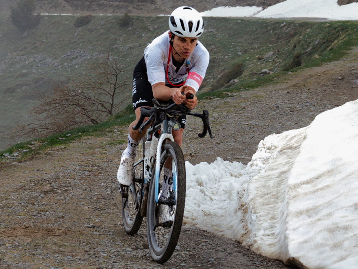 Victor Bosoni riding a gravel bike