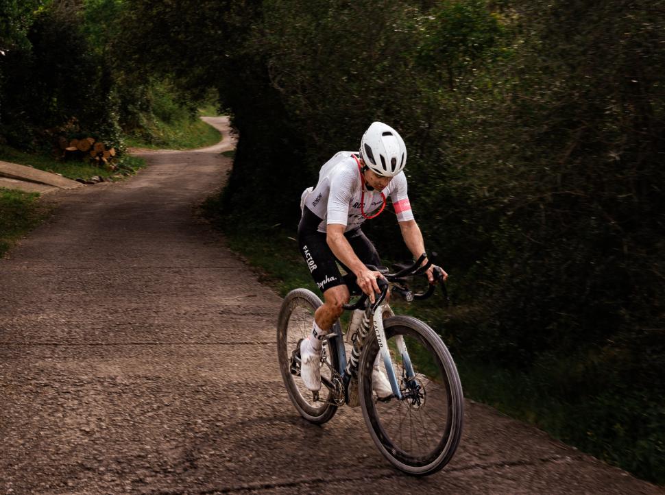 victor bosoni riding at traka360